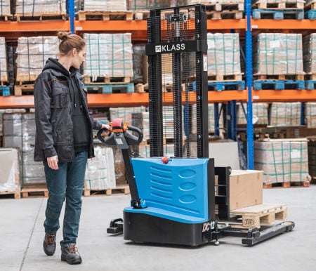 Transpalet electric cu catarg ES1225 DM, cu picioare si furci reglabile